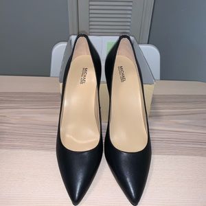 Brand New Michael Kors Mid Pump Nappa